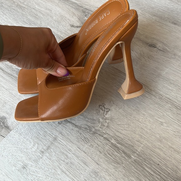 Brown heels by Cape Robbin - Picture 3 of 5